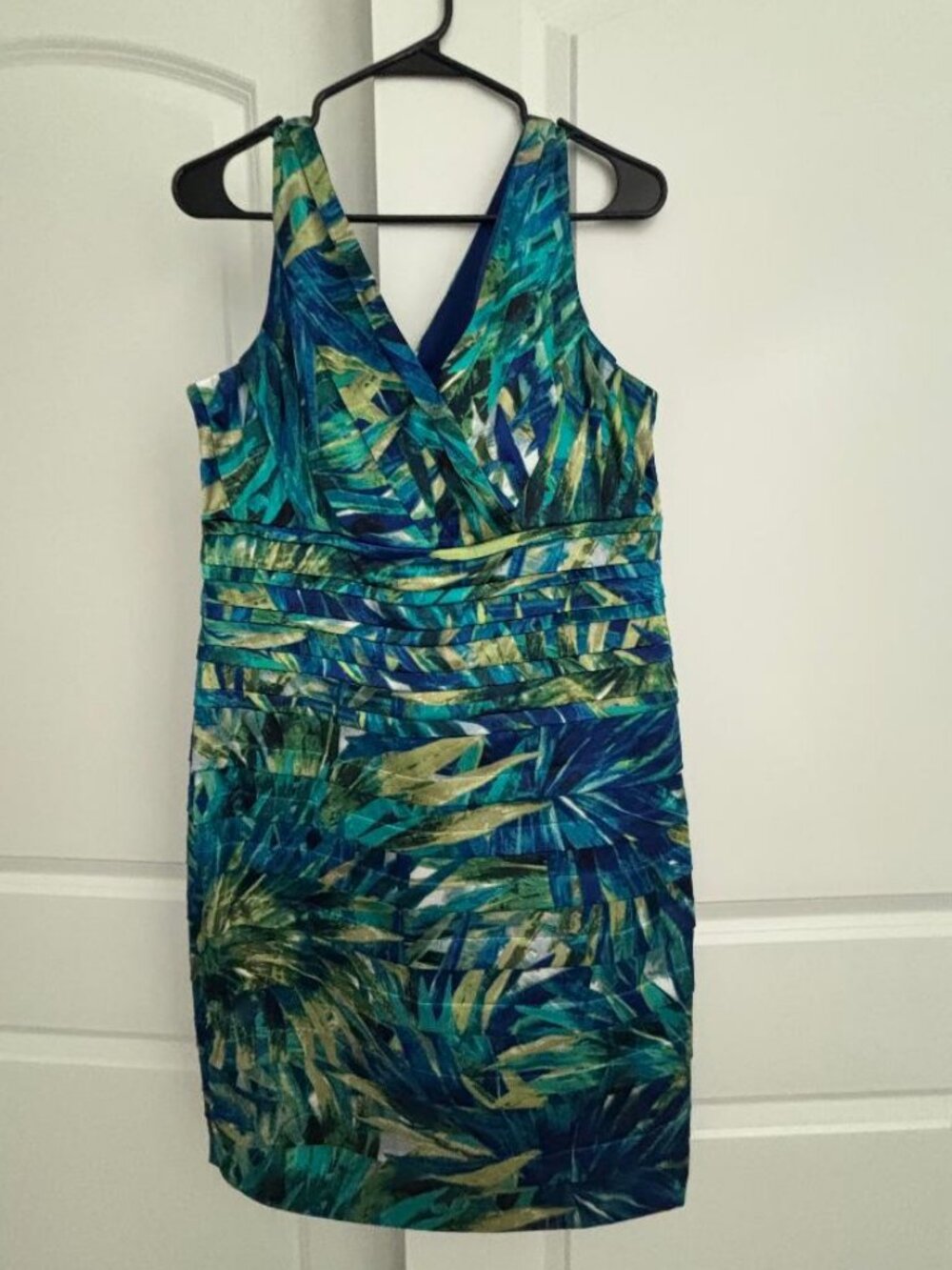 Jones New York Sheath Dress V neck sleeveless floral blue, green and white Sz 12